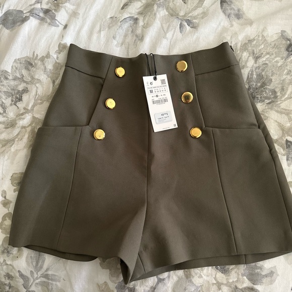 ✨✨✨NWT Zara Olive Green High Wasted Button Dress Shorts M - Picture 2 of 4